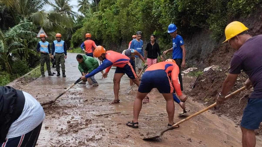 Filipinler'de Trami Tropik Fırtınası ve Kong-rey Tayfunu nedeniyle ölenlerin sayısı 145'e çıktı