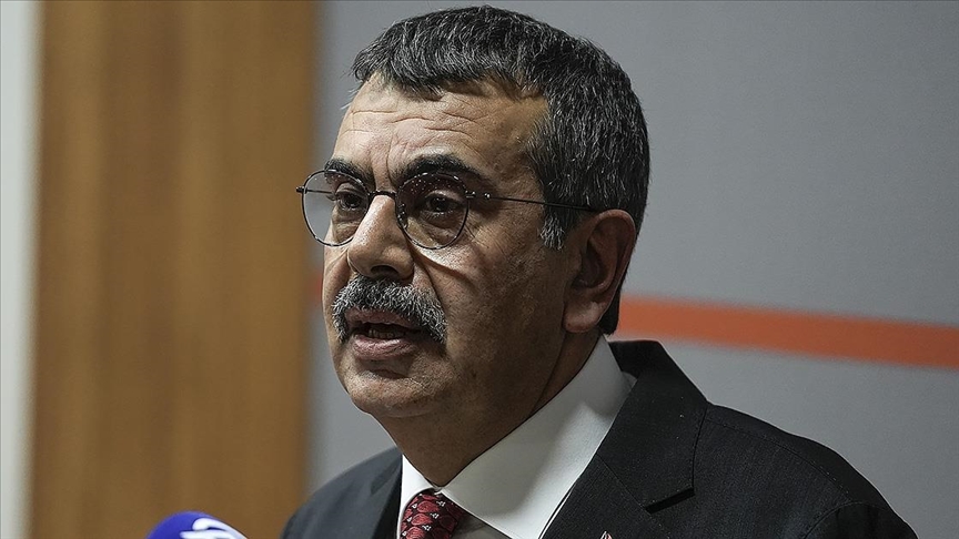 Bakan Tekin: (CHP'nin oturma eylemi) Tek bir torpil, tek bir kayırma olmaksızın mülakatları tamamladık