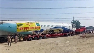 Passenger jet in Pakistan takes 150-km road trip