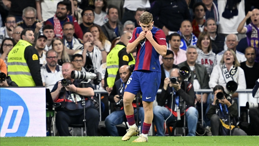 Spanish midfielder Fermin Lopez renews contract with Barcelona until 2029 Spanish midfielder Fermin Lopez renews contract with Barcelona until 2029