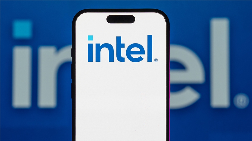 Intel'in geliri üçüncü çeyrekte azaldı