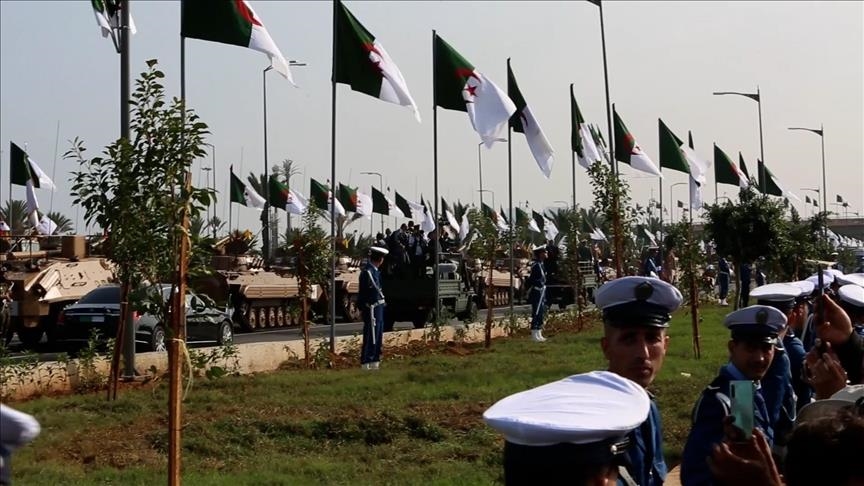 Algérie/70ᵉ anniversaire de la guerre d’indépendance : parade militaire à Alger en présence du président Tebboune