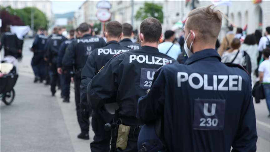 Austrija: Dvoje policajaca suspendirano zbog širenja nacističke propagande