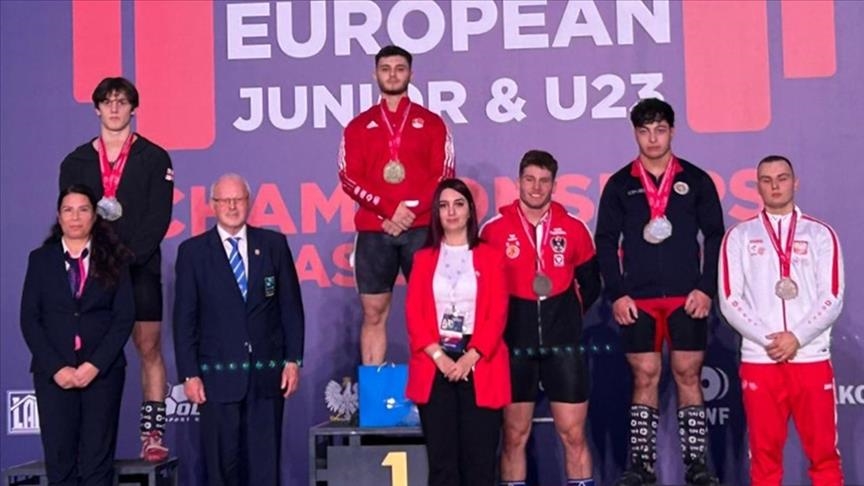 Турецкий тяжелоатлет Керем Курназ завоевал 2 золотые медали на Чемпионате Европы