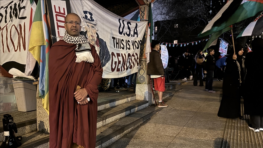 Murgu budist ngre kamp proteste në Londër, kërkon t'i jepet fund mbështetjes së SHBA-së për Izraelin