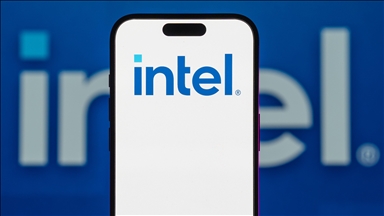 Intel'in geliri üçüncü çeyrekte azaldı