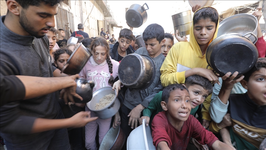 Gaza: Palestinci u redovima čekaju hranu