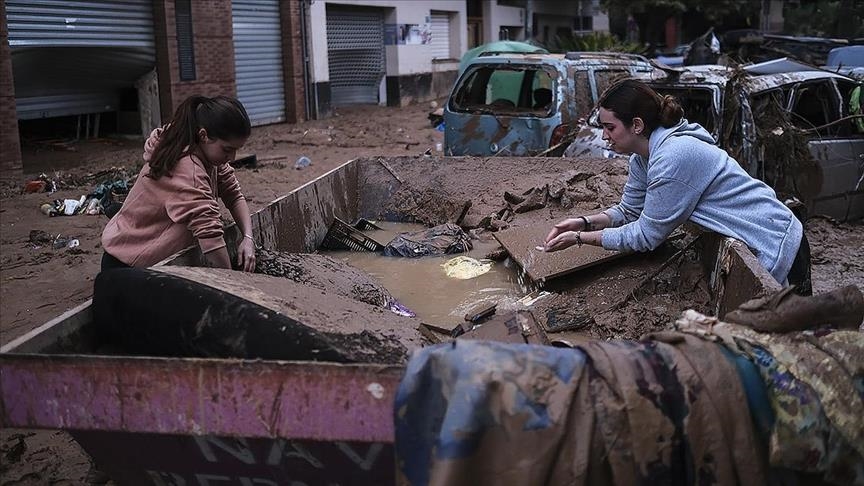 Spanish royals postpone visit to flood-stricken Chiva after hostile reception in Valencia