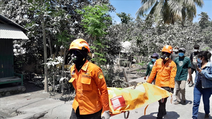 Erupsi Gunung Lewotobi di NTT tewaskan 9 orang