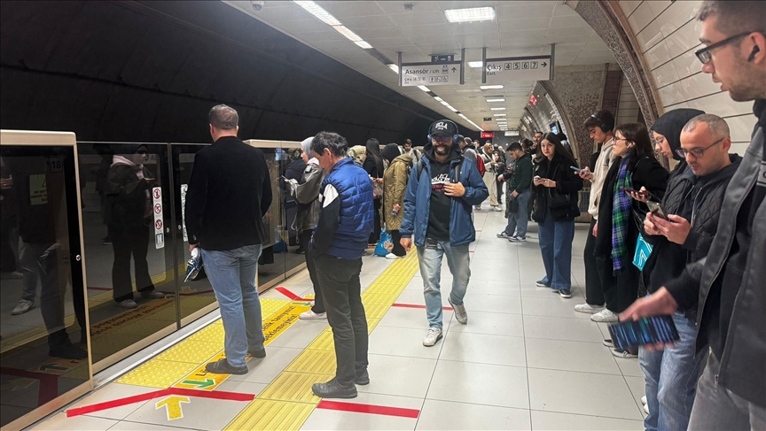 Üsküdar-Samandıra Metro Hattı'nda arıza nedeniyle yoğunluk yaşandı