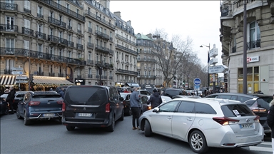 Paris'in merkezinde sınırlı trafik bölgesi uygulamasına geçildi