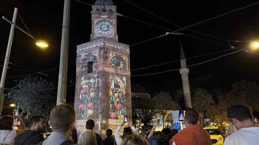 Antalya Kültür Yolu Festivali'nde "Zamanın Hüneri" tarihi Saat Kulesi'ne yansıtıldı