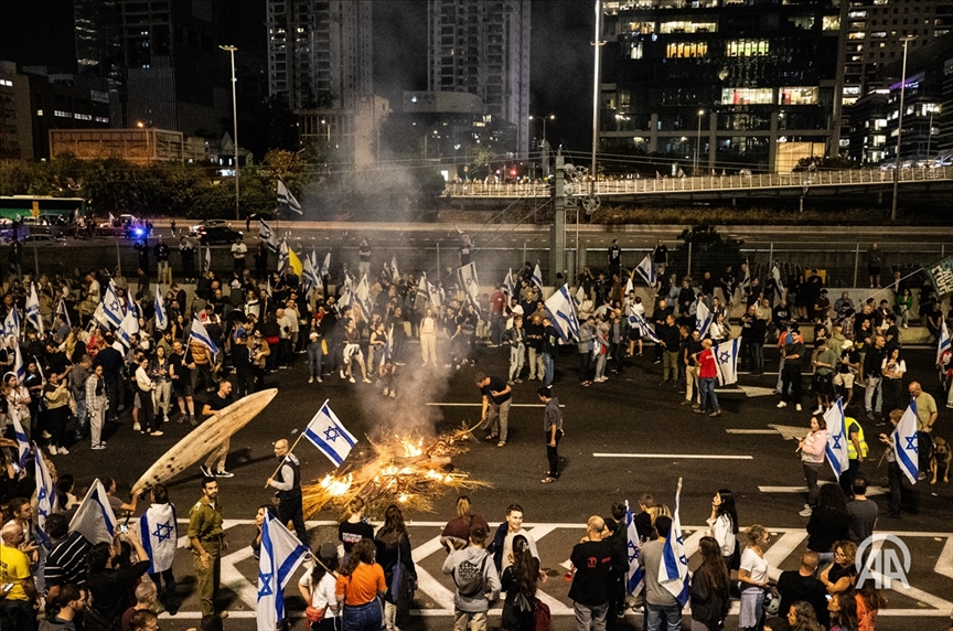 Israël : Netanyahu limoge le ministre de la Défense Yoav Gallant, manifestation à Tel Aviv 