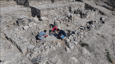 Tatarlı Höyük'te Orta Tunç Çağı'na ait yapı açığa çıkarıldı