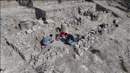 Tatarlı Höyük'te Orta Tunç Çağı'na ait yapı açığa çıkarıldı