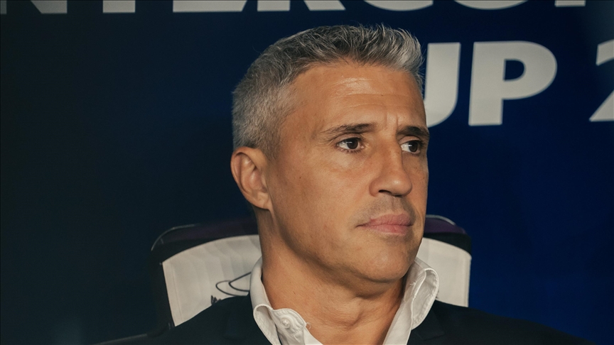 قدم.. العين الإماراتي يقيل مدربه الأرجنتيني هيرنان كريسبو