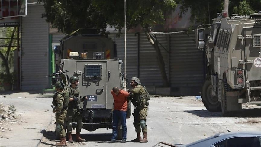 Israeli army arrests 12 more Palestinians in West Bank raids