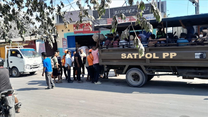 Indonesia continues evacuations from areas affected by volcanic eruption