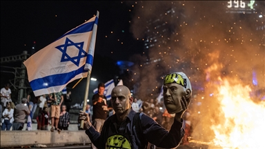 Savunma Bakanı Gallant'ın görevden alınmasını protesto eden İsrailliler Netanyahu'nun istifasını istedi