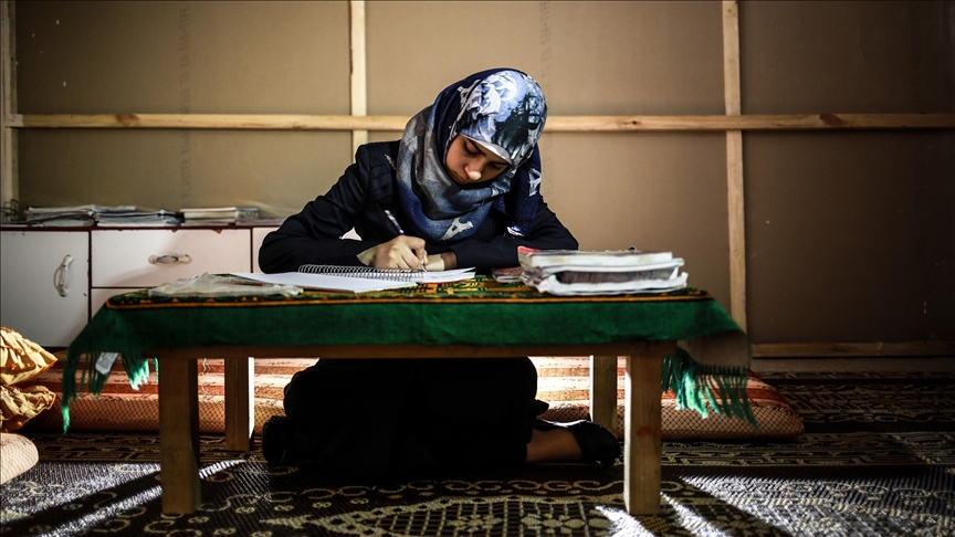 Gazze'deki üniversite öğrencileri eğitimlerini tamamlayabilmek için sınır kapılarının açılmasını istiyor