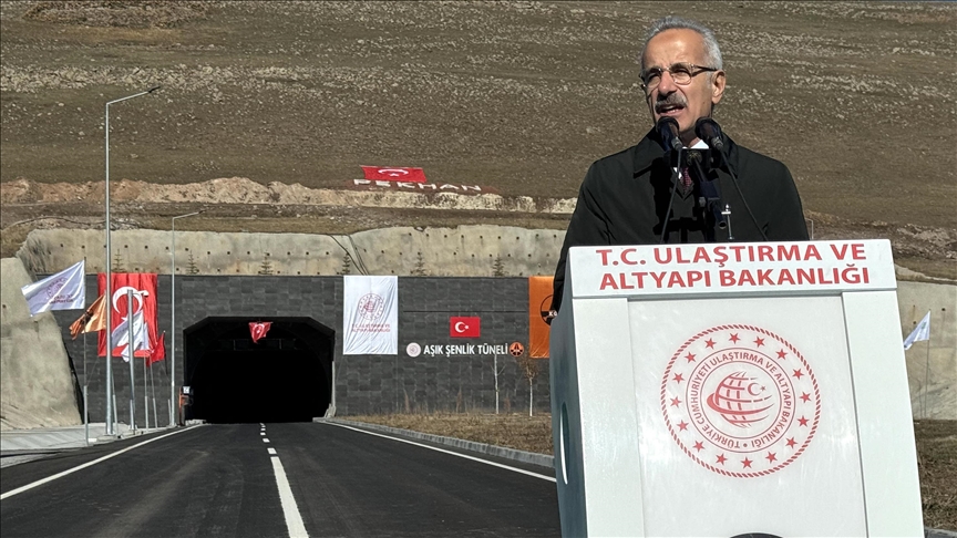 Bakan Uraloğlu: Aşık Şenlik Tüneli ve bağlantı yolları ile seyahat süresini 35 dakikadan 10 dakikaya düşürdük