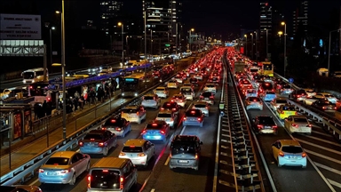 İstanbul trafiğinde "ara tatil" yoğunluğu