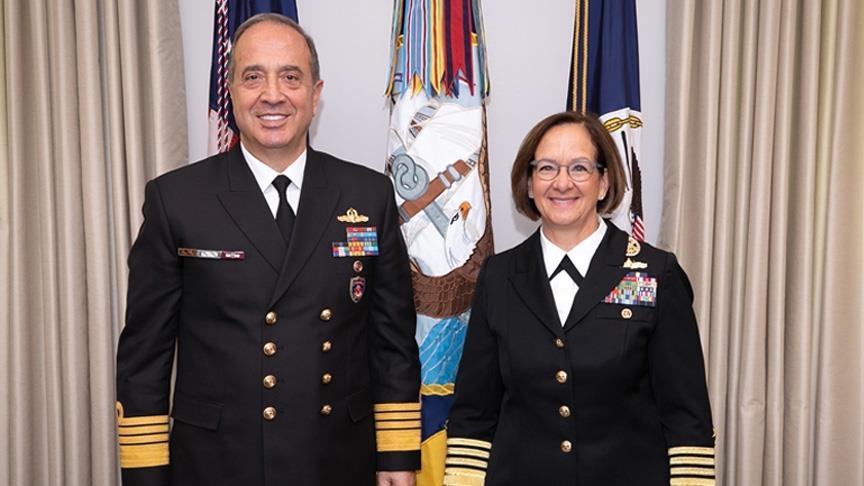 قائد القوات البحرية التركي يبحث مع نظيرته الأمريكية التعاون الثنائي