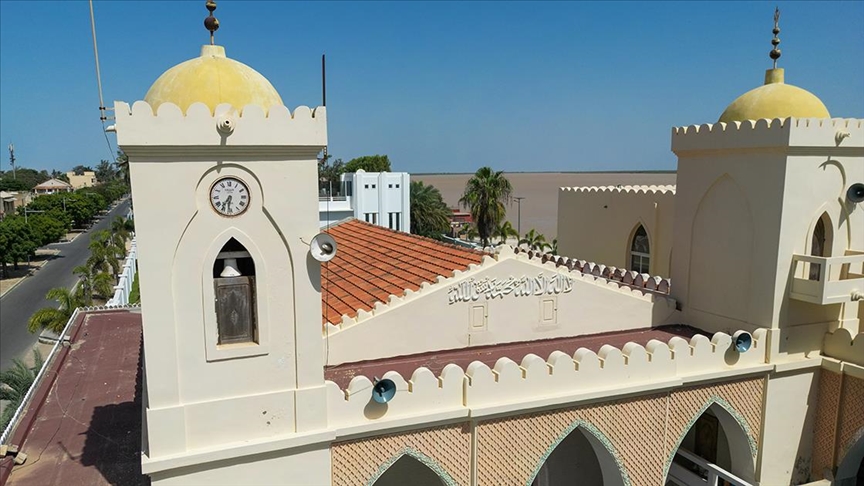 Velika džamija Saint-Louis u Senegalu, sa zvonom na minaretu