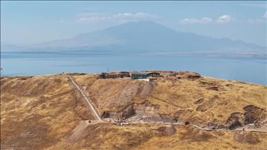 Ayanis Kalesi'nin ihtişamı surlarıyla ortaya çıkıyor