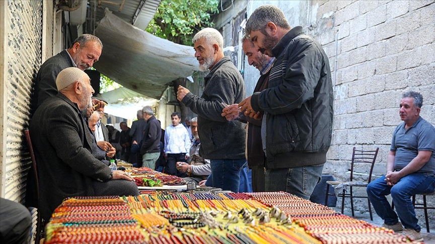 Tespih tutkunları Adıyaman'daki tarihi Oturakçı Pazarı'nda buluşuyor