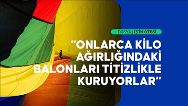 Kapadokya'nın balon pilotları uçuş güvenliği için gökyüzünde orkestra uyumuyla hareket ediyor