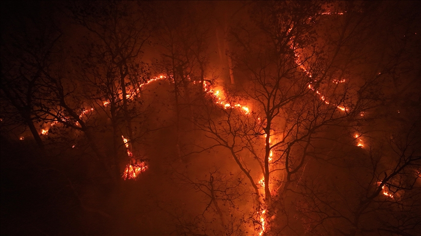 US firefighters struggle to bring Jennings Creek fire under control
