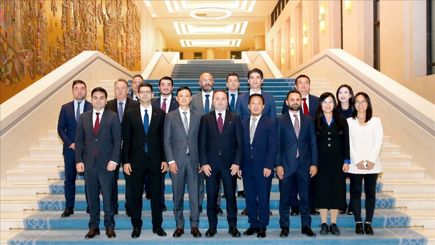 Türkiye explores digital partnership in visit to Huawei R&D center in Beijing