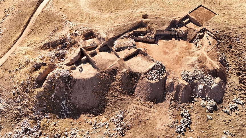 Van'daki antik kent kalıntısında drenaj kanalları ve kitabeler ortaya çıkarıldı
