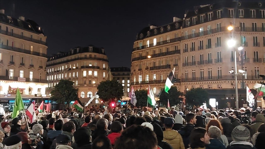 Paris: manifestation contre le « gala de la honte »