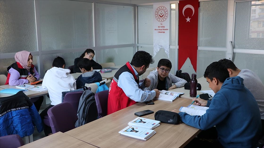 Öğrenciler rahat ders çalışsın diye kurum binasında çalışma salonları oluşturuldu