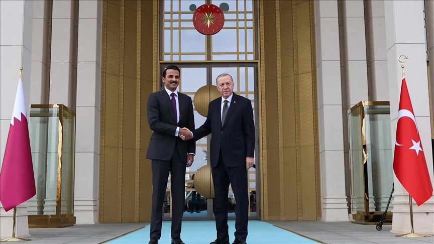 Turkish President Erdogan welcomes Qatari emir in Ankara Turkish President Erdogan welcomes Qatari emir in Ankara