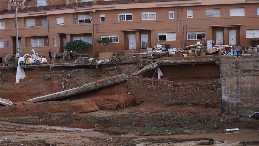 Torrential rain in Spain causes more disruptions, flooding