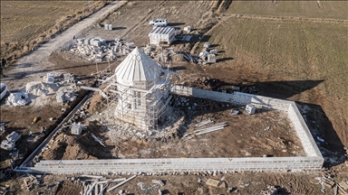 Van depremlerinde hasar gören Kara Yusuf Bey Kümbeti'nde restorasyon çalışması devam ediyor