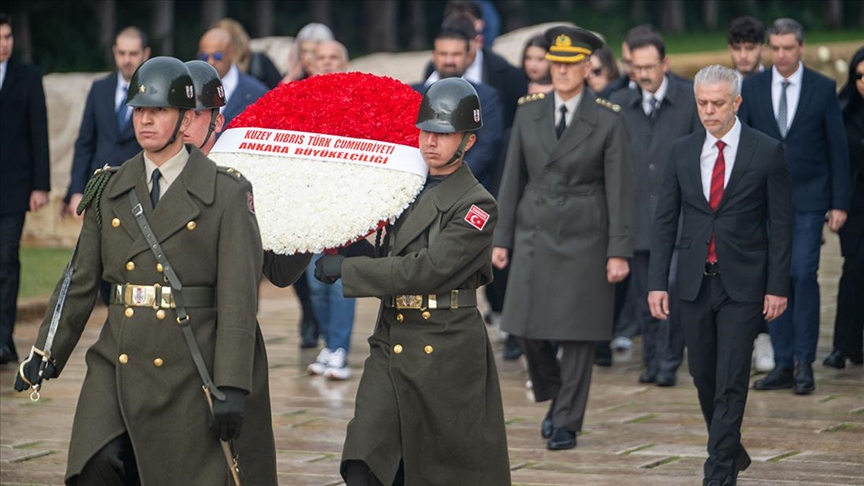 KKTC'nin Ankara Büyükelçisi Korukoğlu, Anıtkabir'i ziyaret etti