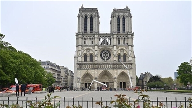 France : Macron en visite surprise sur le chantier de Notre-Dame avant la réouverture