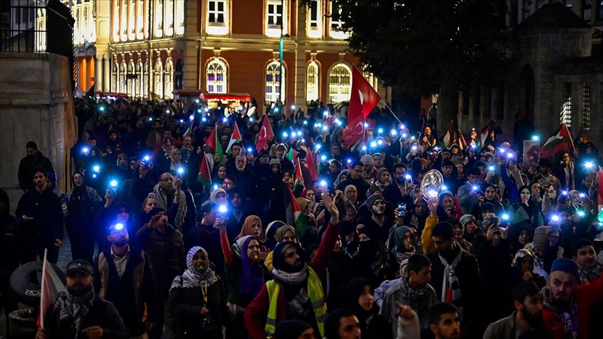 İsrail'in Gazze'deki katliamları İstanbul'da "sesli eylem"le protesto edildi