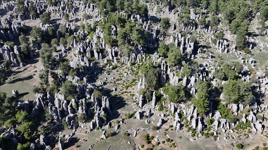 Antalya'nın coğrafi güzelliği "Adam Kayalar" turistlerin uğrak noktası oldu