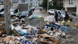 İzmir Buca'daki çöp yığınları tepkilere neden oluyor