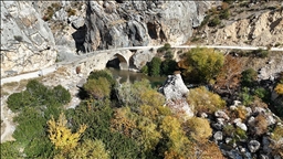 Nemrut Dağı eteklerinde sonbahar renkleri hakim oldu