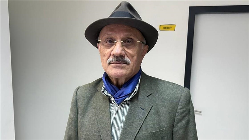 75 yaşındaki mühendis Kocaeli-İstanbul arasında eğitim aşkına mekik dokuyor