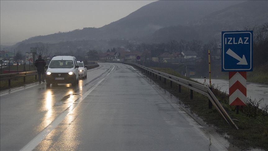 BiH: Zbog kiše koja pada saobraća se po mokrom i mjestimično klizavom kolovozu