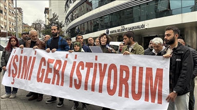 Kartal Belediyesinin işten çıkardığı kadın işçiden belediye önünde protesto