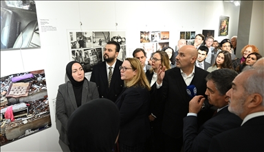 Visitantes de la exposición de fotografía Istanbul Photo Awards en Bruselas quedan profundamente impresionados