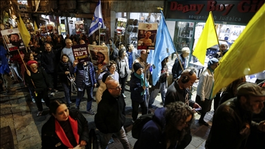 Israelis protest outside Netanyahu’s home to demand swap deal with Palestinians